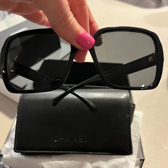 CHANEL SQUARE SUNGLASSES - Box, paperwork, case. Worn 2x like brand new - Picture 6 of 10